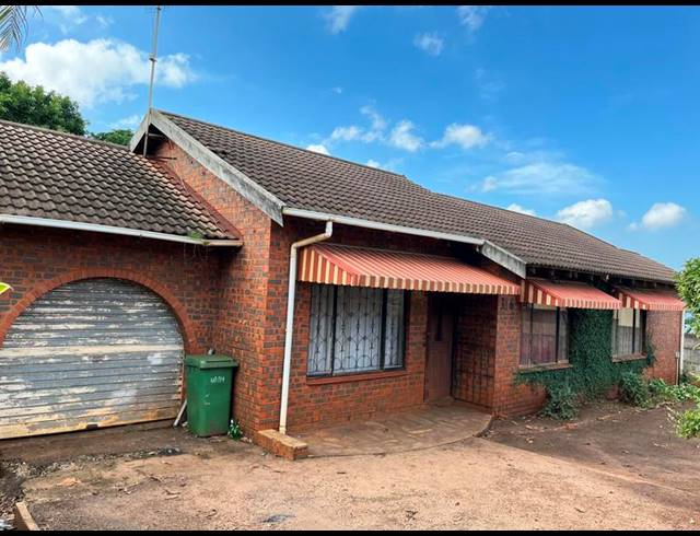 3 BEDROOM HOUSE FOR SALE IN NGWELEZANA